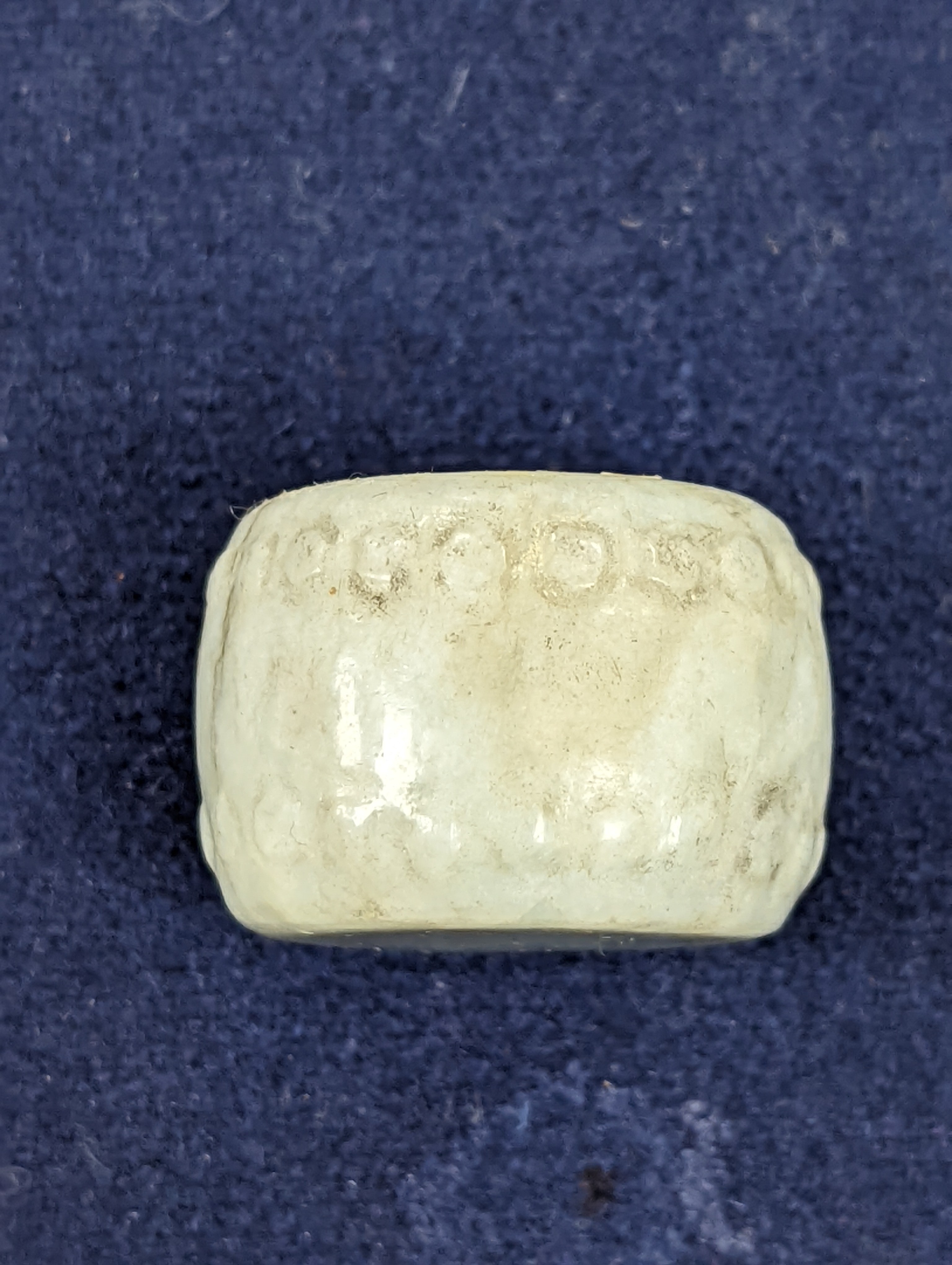 A Chinese jadeite model of a drum, 3 cm diameter